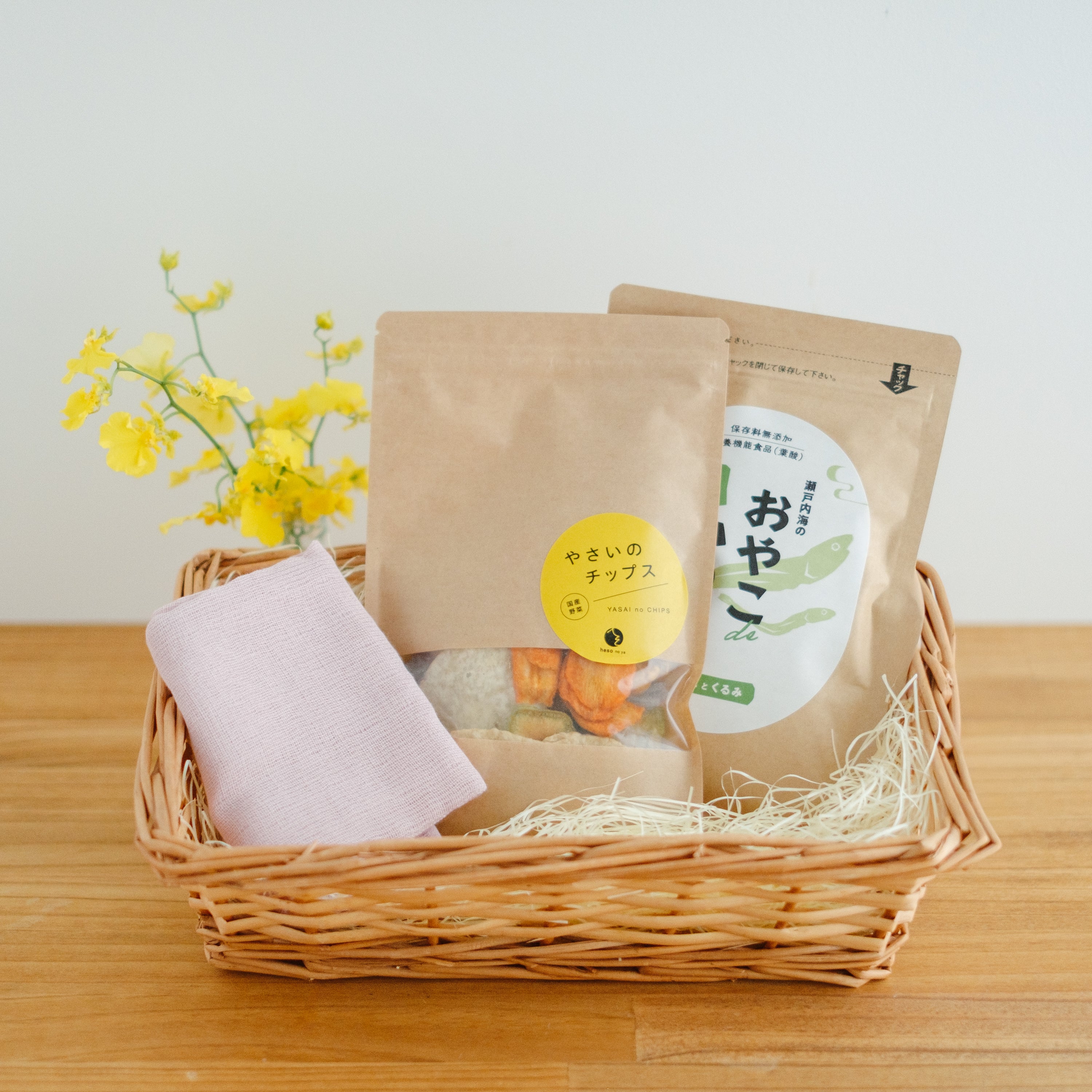 【母の日にお届け予定】ハンカチ&お菓子セット