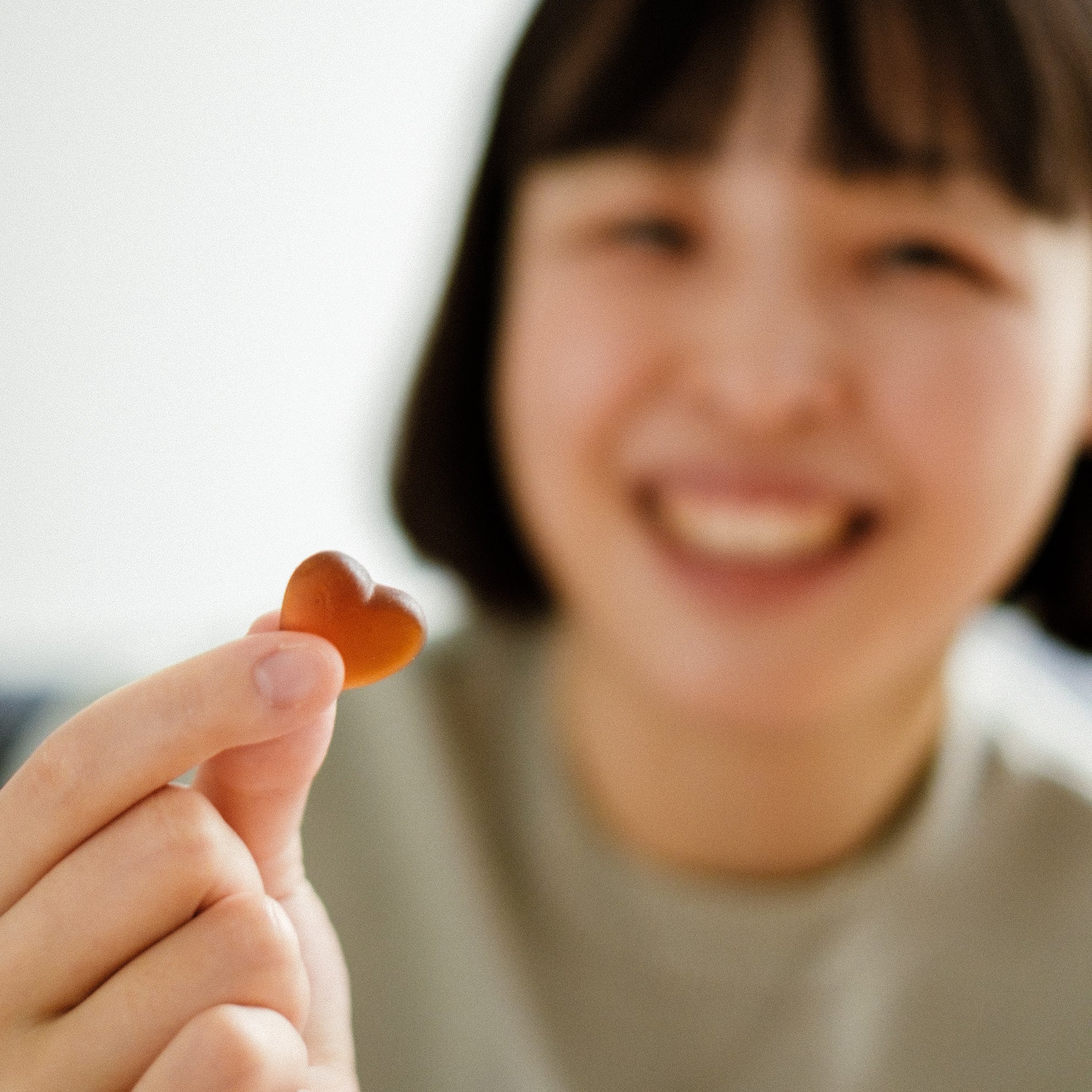 たかくら新産業 百年はちみつグミ ざくろ味 49g(14粒)